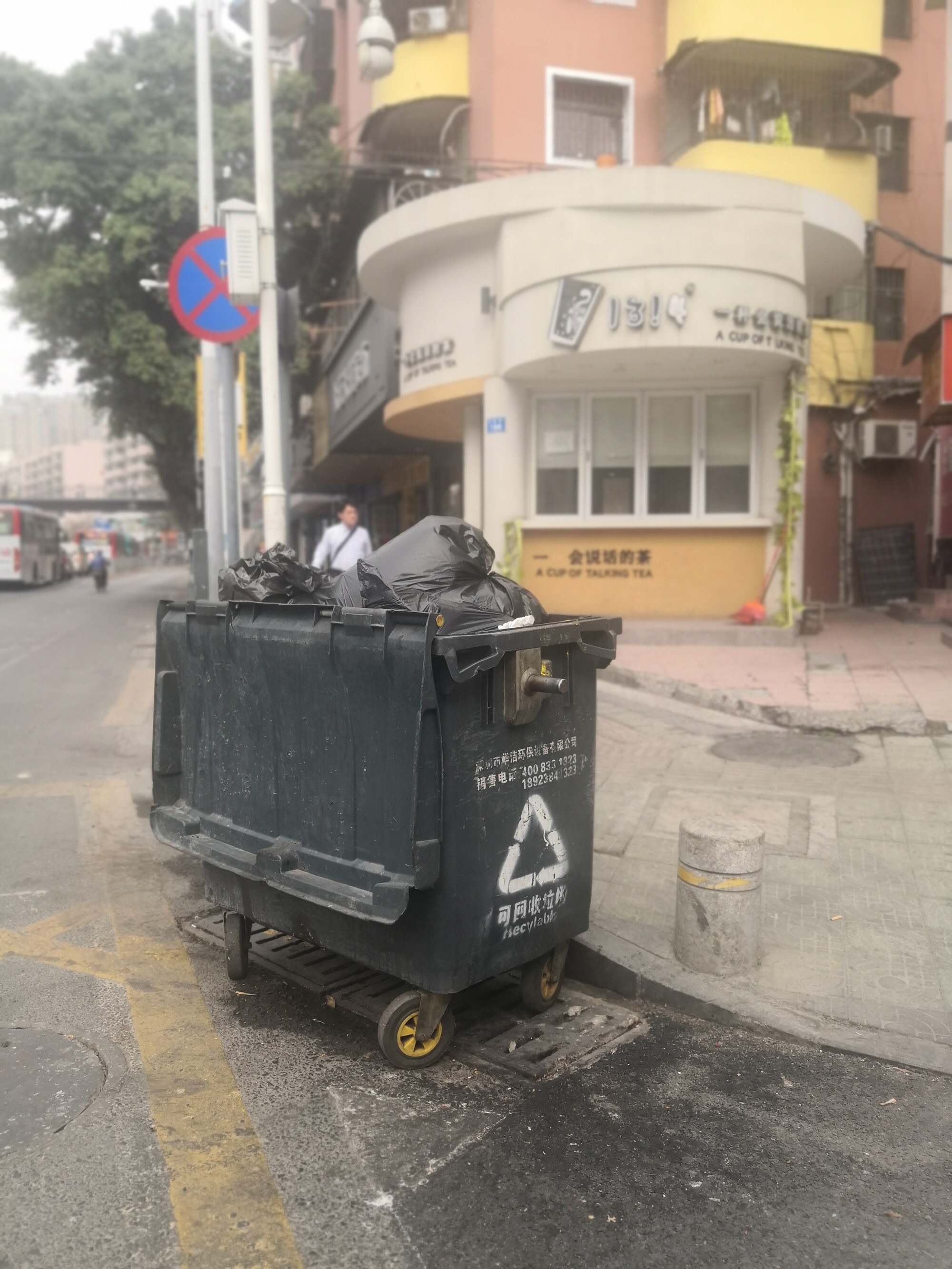 機動車在小區(qū)行車道上停放