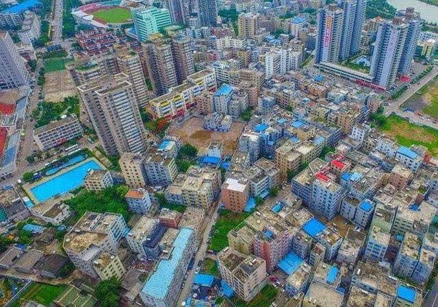 根據(jù)官方最初公示的?？谄虏?></img></p>
<p><strong>回遷房只有回遷協(xié)議的房屋不能進行過戶</strong></p>
<p>1、我剛聽見這個傳言的這時候，是不太深信的。雖然除非有這樣的老房子，那它早就如果買爆了呀，怎么能有筍來使我們撿。</p>
<p>2、但結(jié)論卻丟了我的臉，即使就真的有。最近PLUS撥通密會，說匯悅臺附近有一個叫的住宅小區(qū)在售，匯悅臺但是銷售價格21萬/㎡起步，它周邊的商品房可賣這么便宜嗎。</p>
<p>3、事出反常必有妖，我不禁猜測這個樓盤嗎有什么大的bug就引致它的價錢如此低。</p>
<p>4、GS同意特地為大家去前線探探。這個叫譽城苑的居民樓，只不過是個2001年建的回遷房居民樓。</p>
<p>5、很多人都普遍認為，回遷房是專門給那些舊屋遭騰退的居民住的，沒法展開進行買賣。</p>
<p>6、GS在這里便給大家受到重視一下回遷房進行買賣的相關(guān)機構(gòu)理論知識。</p>
<p>7、回遷房只是回遷協(xié)定的住宅不會展開注銷，但除非已 早已奪得房產(chǎn)證是能夠開展套利和抵押的。</p>
					<br/>
				<div style=